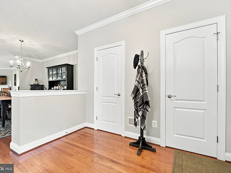 1221 Derry Ln — Photo 5
