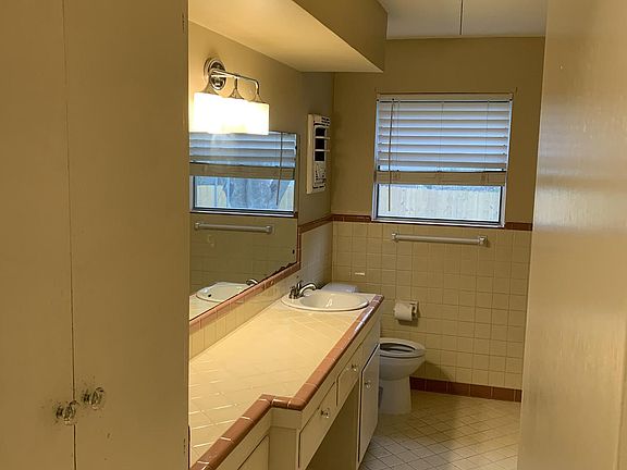 Main bathroom