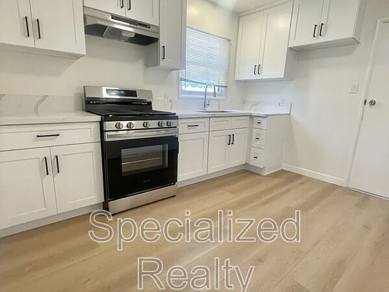 500 Hill Dr — Photo 2