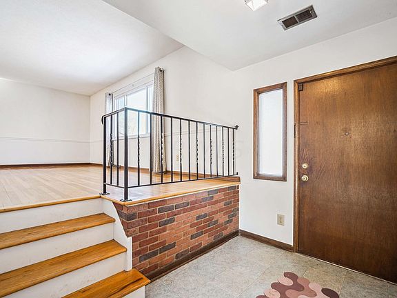 4th image of 6887 Ardelle Dr