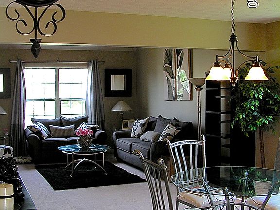 3rd image of 7536 Camberwood Dr