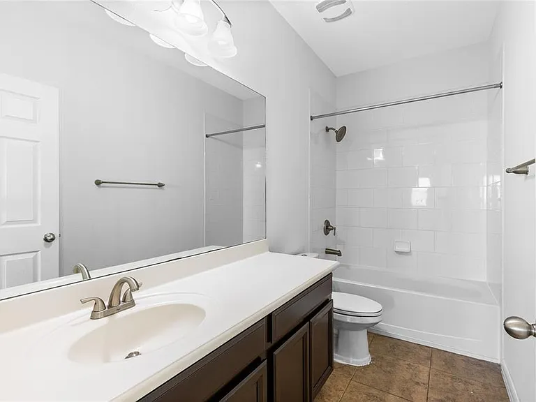 14978 Fells Ln — Photo 32