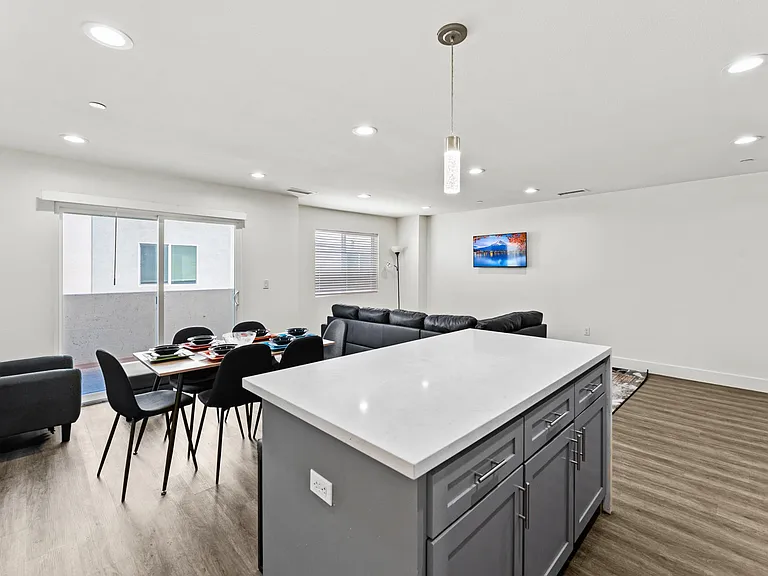1029 S Montebello Blvd — Photo 29