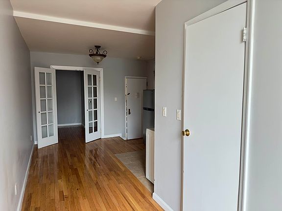 5th image of 235 E 111th St APT 8
