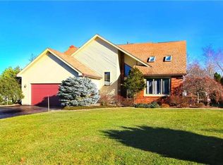 31 Charter Cir, Rochester, NY 14606