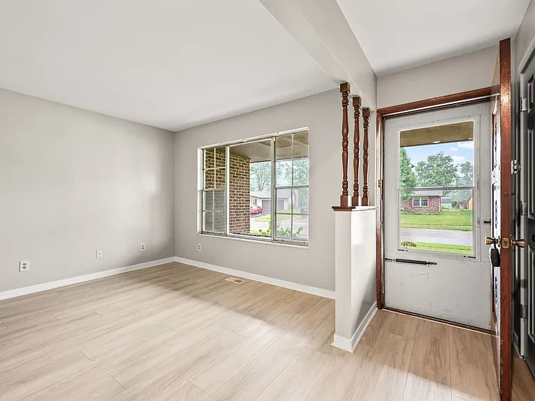 213 Southerly Hills Dr — Photo 6