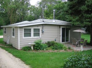 221 S Cushing Park Rd, Delafield, WI 53018