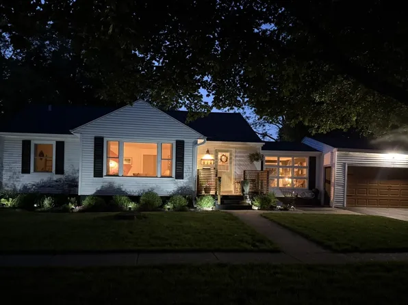 324 W Crystal Lake Ave, Crystal Lake, IL 60014