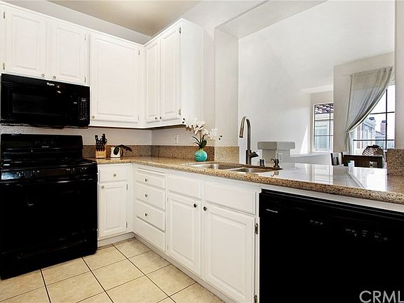 4th image of 12 Ovation Ln