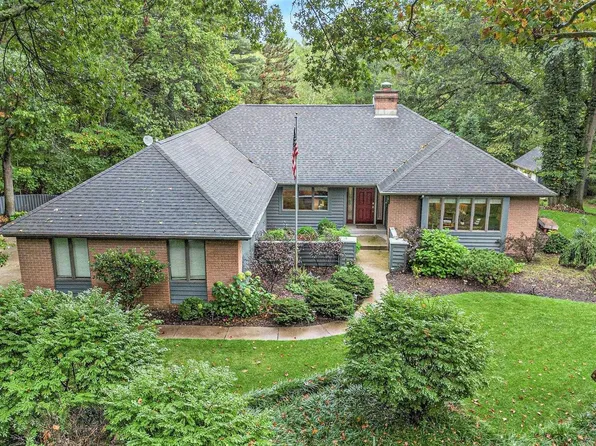 51230 Stratford Dr, Elkhart, IN 46514