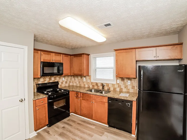 1118 Marina Ln — Photo 7