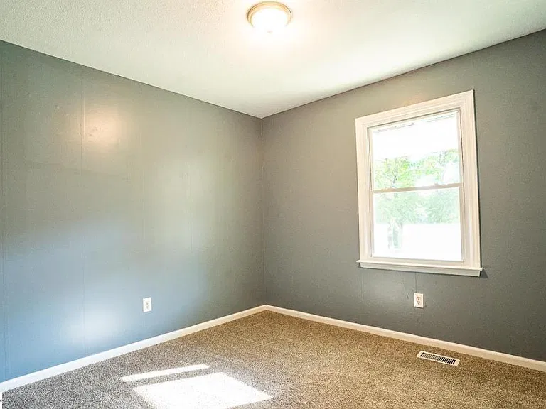 215 Orchard Cir — Photo 7