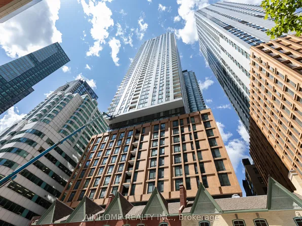 8 Widmer St #4012, Toronto, ON M5V 0W6