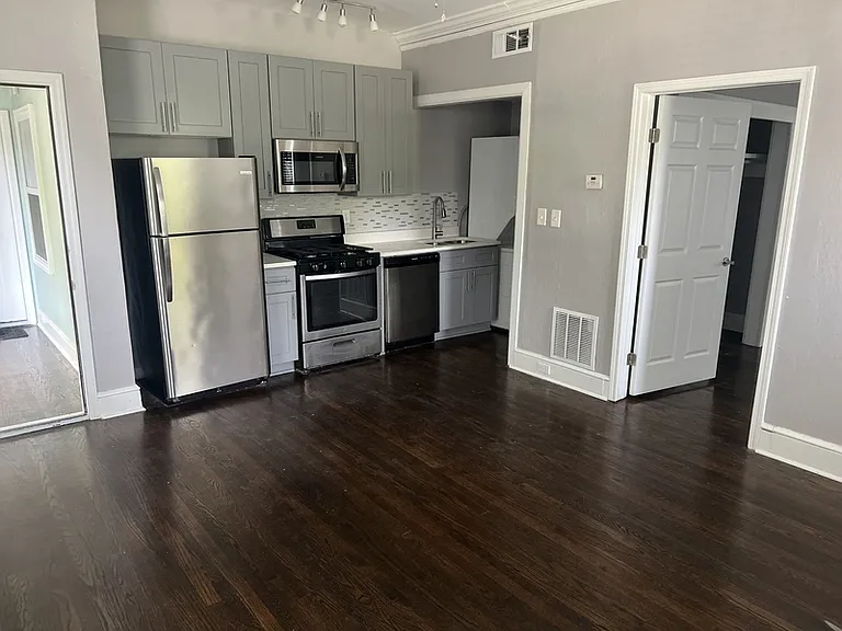 1351 Oxford Rd NE #1 — Photo 3