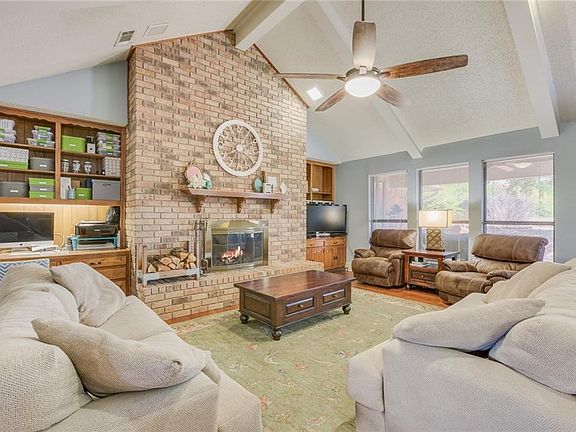 5th image of 583 Catalina Dr