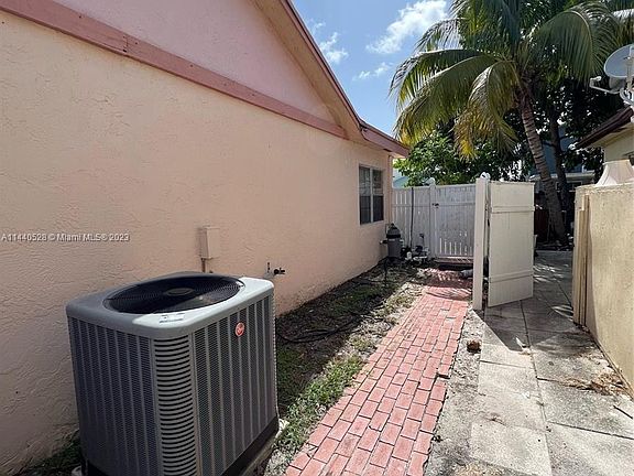 4th image of 1910 SW 86th Ave
