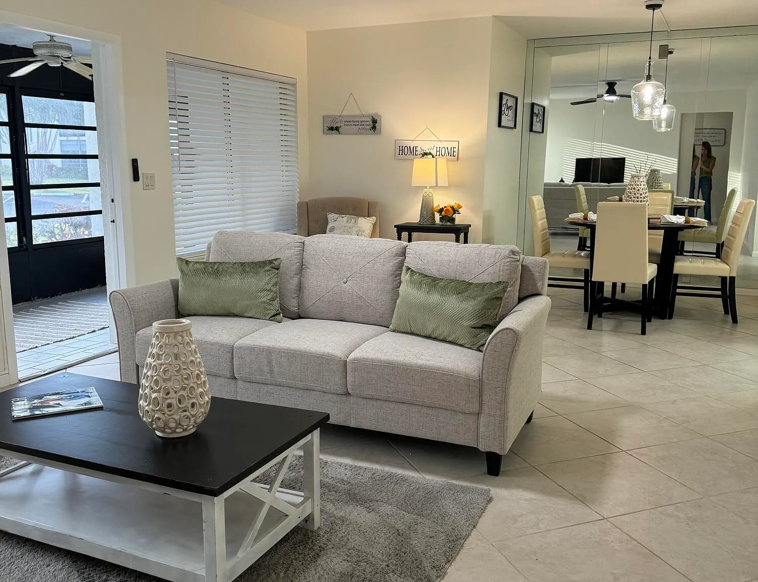 2 bed, 1.5 bath, 920 sqft, $2,100 — Photo 3