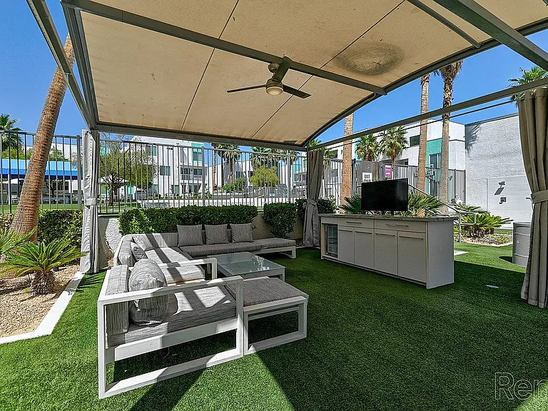 South Beach by Logan — Photo 23