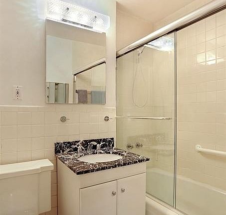 5th image of 360 E 72nd St APT A907
