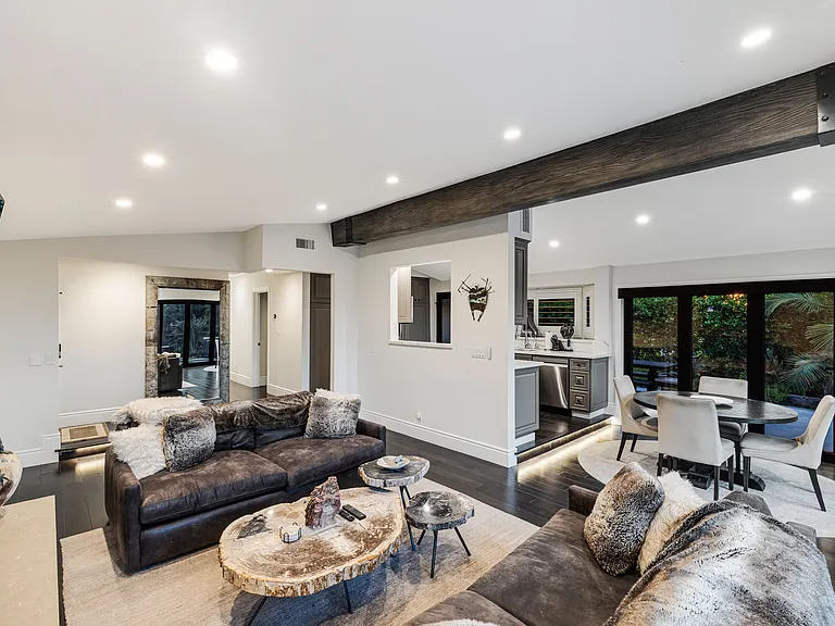 16725 Oak View Dr — Photo 9