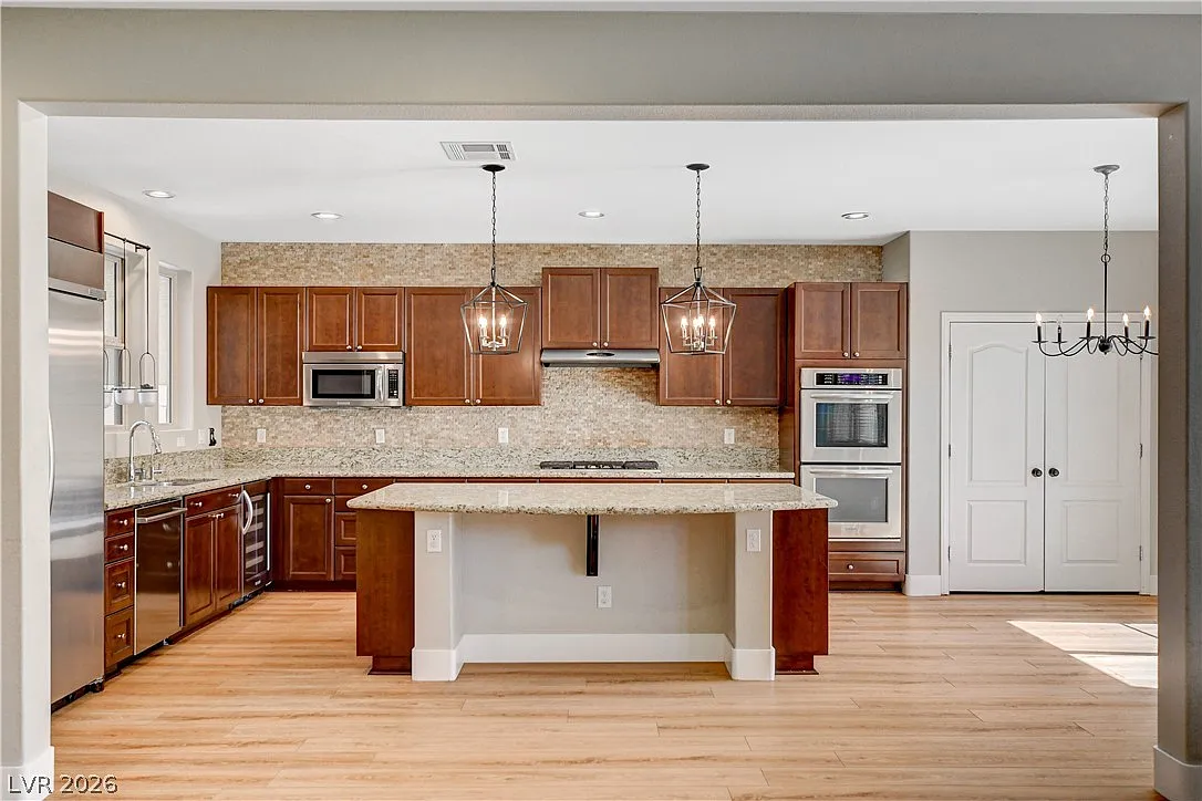5 bed, 3.5 bath, 3849 sqft, $3,850 — Photo 1