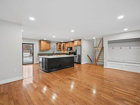 4th image of 7026 W Chester Rd