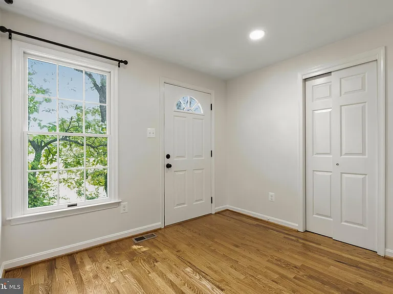 1801 S Glebe Rd — Photo 13