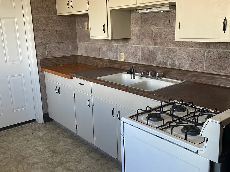 2422 Rio Dr — Photo 3