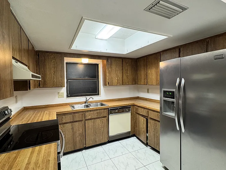 3091 Saint Clair Ave #B — Photo 13