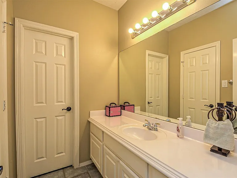 1914 Sand Hollow Ln — Photo 37