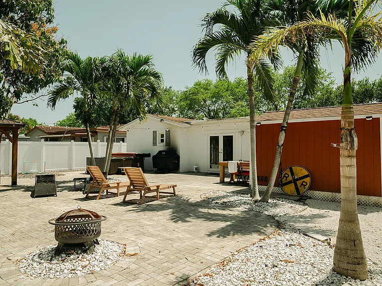 4815 Johnson St — Photo 44