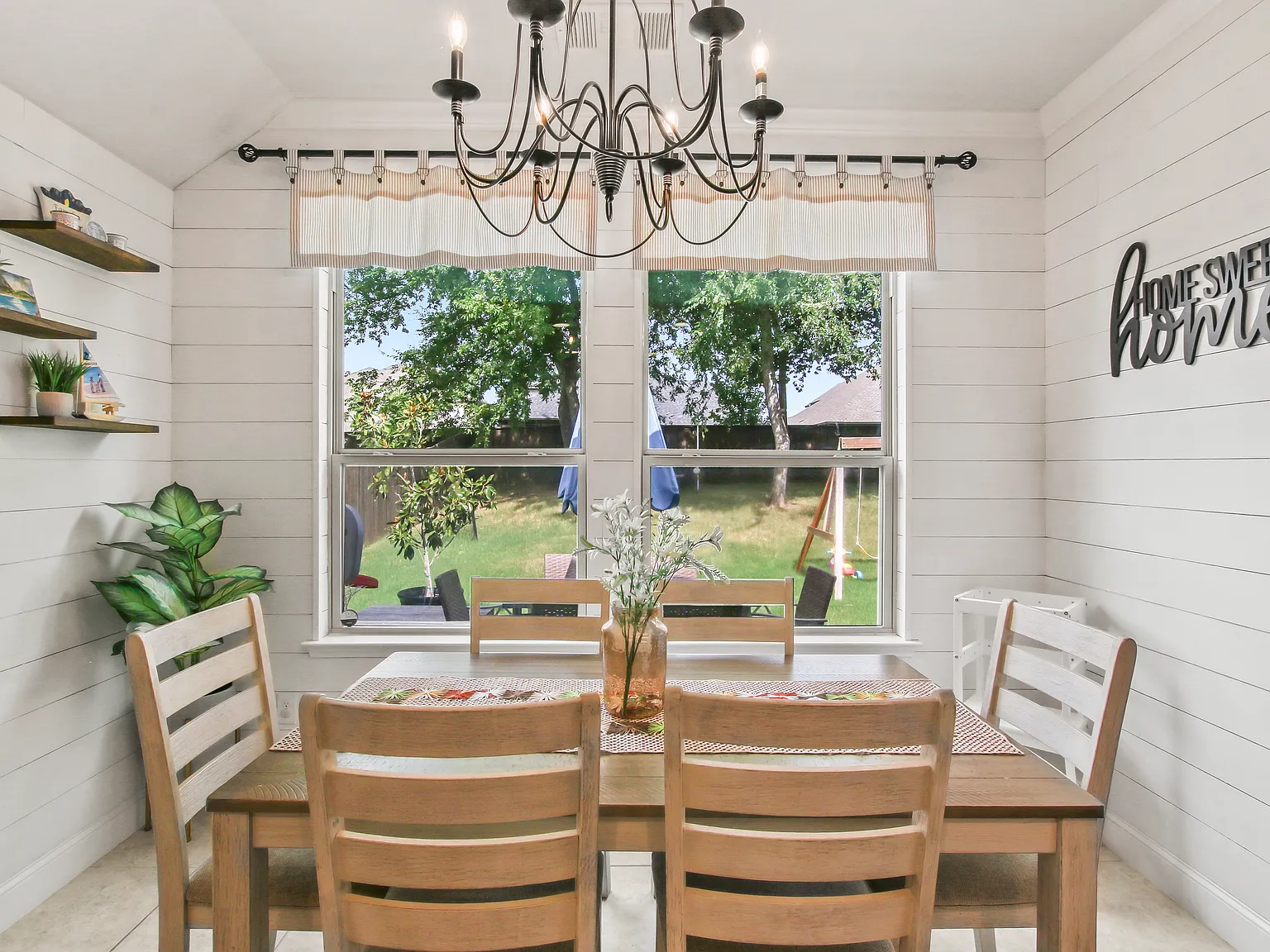 4 bed, 2.5 bath, 2108 sqft, $2,700 — Photo 3