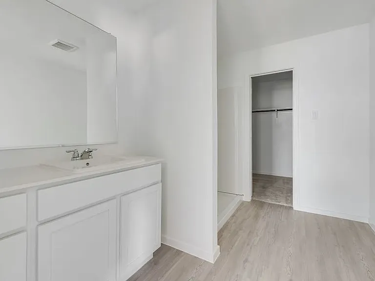 10025 Southwest Dr — Photo 10