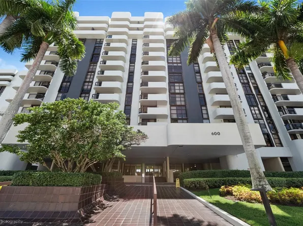 600 Biltmore Way APT 1218, Coral Gables, FL 33134