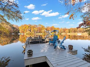 11226 S Shore Rd, Reston, VA 20190