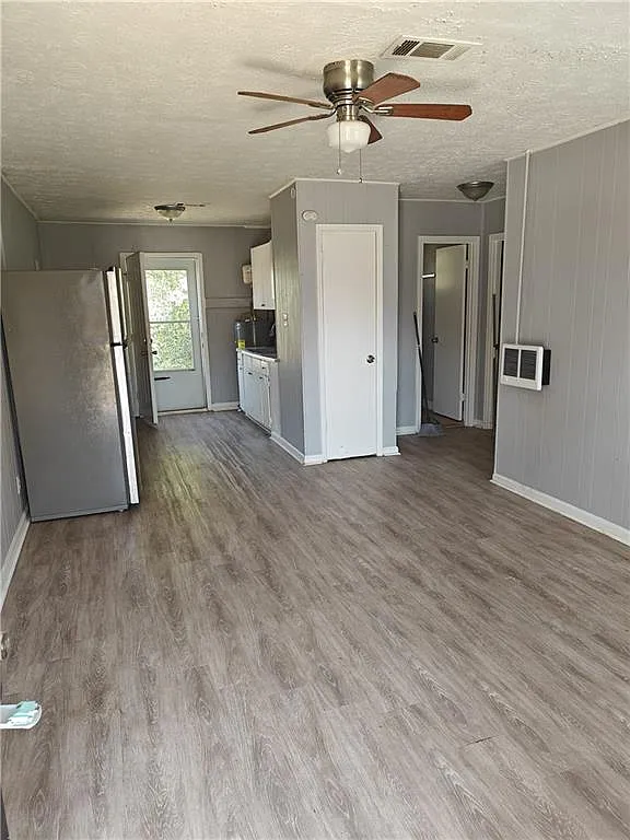 2 bed, 1.0 bath, 1404 sqft, $750 — Photo 2
