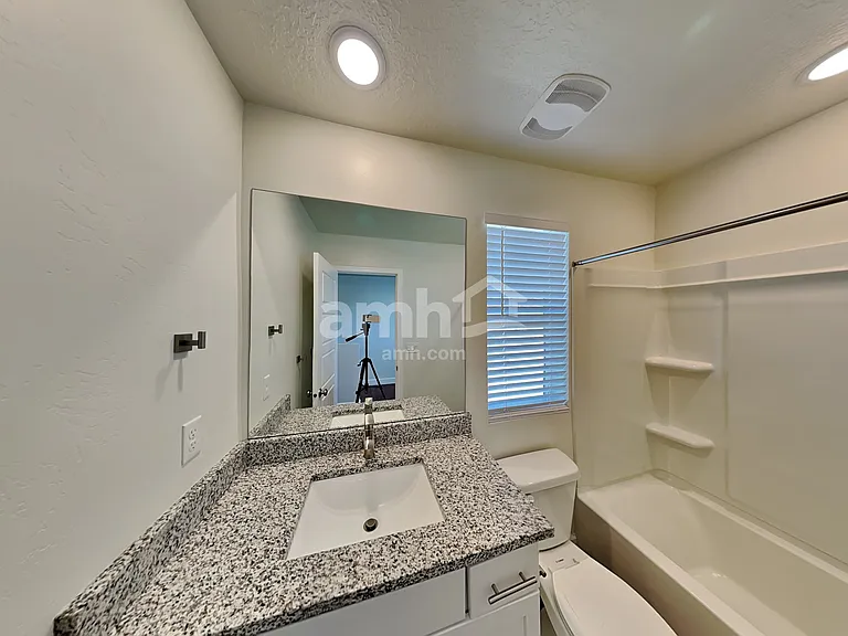 1339 E White St — Photo 13