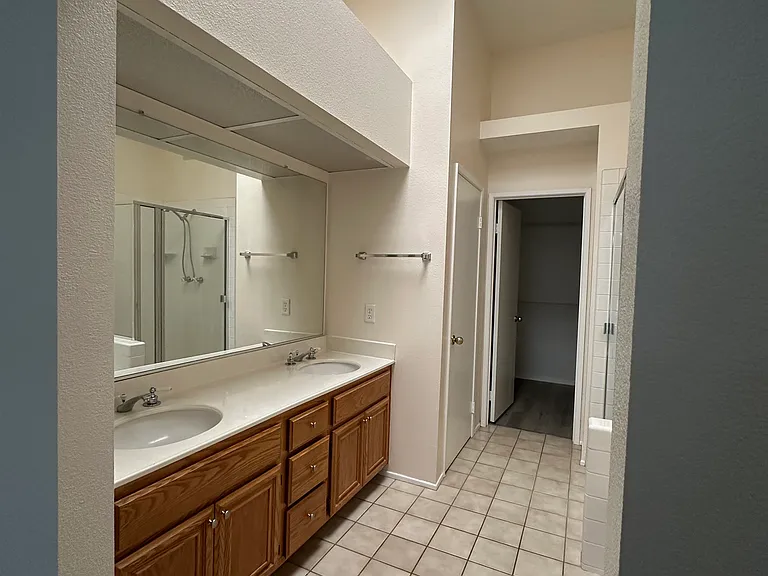 1040 N Turner Ave — Photo 12