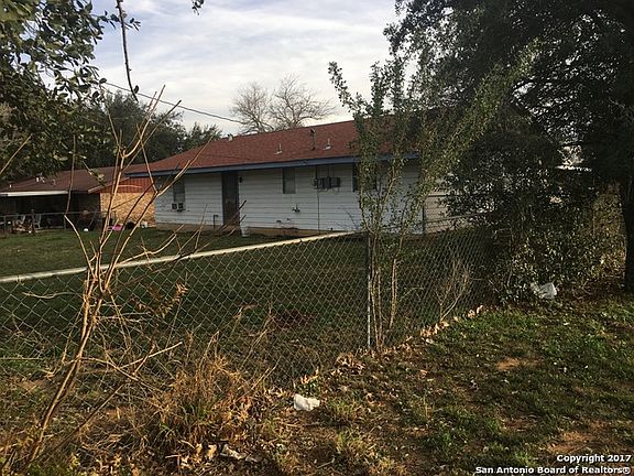 3rd image of 1203 E San Antonio St