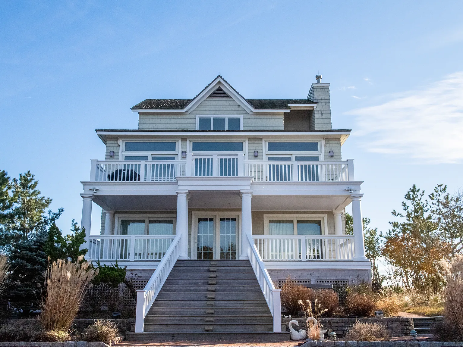 Spectacular Dune Road Oceanfront Beach House — Photo 1