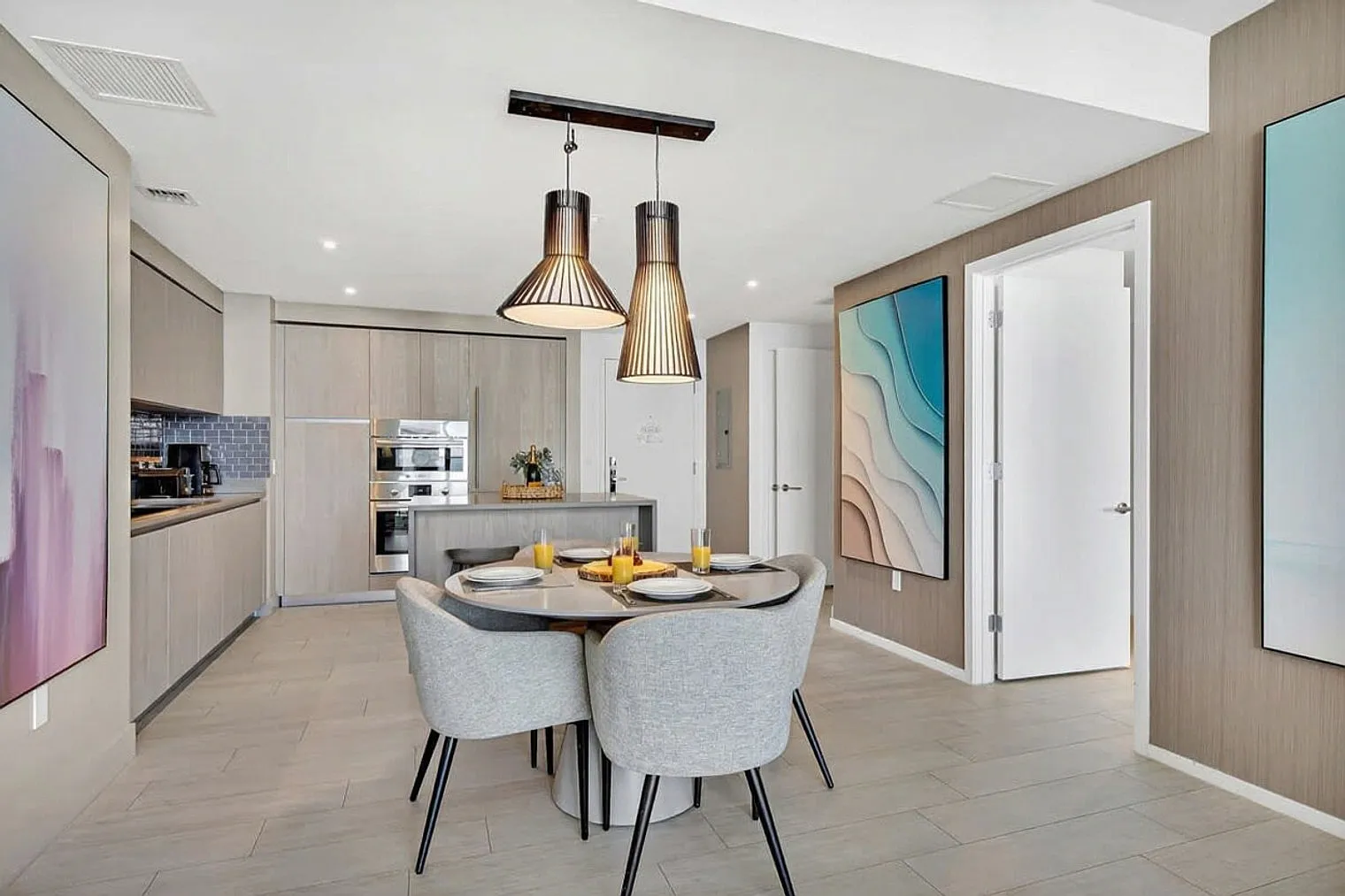 2 bed, 2.0 bath, 1097 sqft, $4,929 — Photo 4