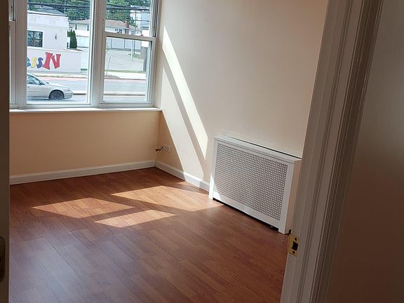 4th image of 1428 Hylan Blvd
