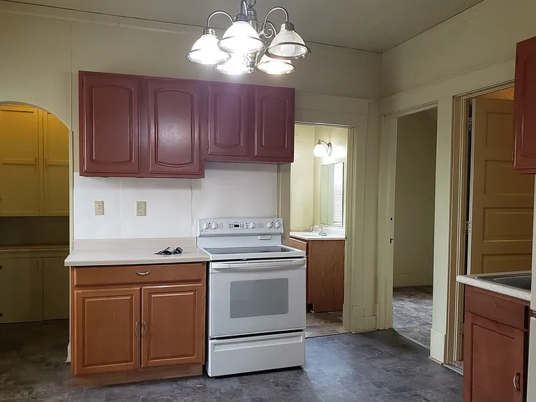 802 S 1st Ave — Photo 4