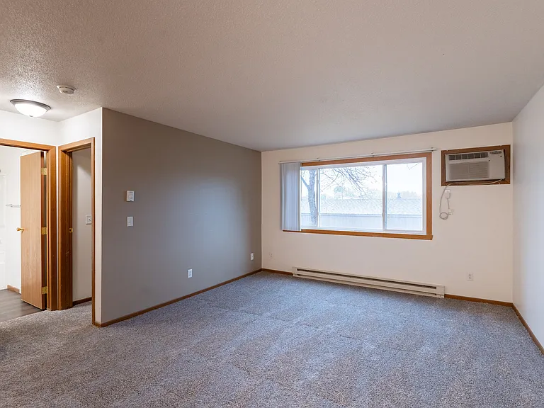 Fargo, ND Brownstone Apartments | 22A | Living
