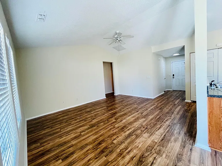 3038 Regency Oaks Dr — Photo 12