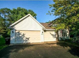 2220 Ide Ct, Saint Paul, MN 55109