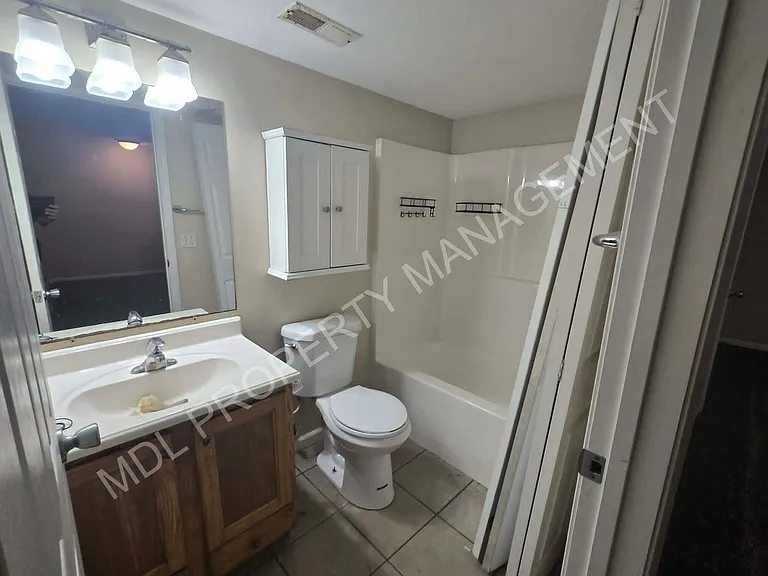 704 E Union St — Photo 10