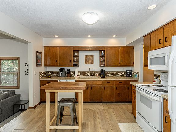 4th image of 900 1st St