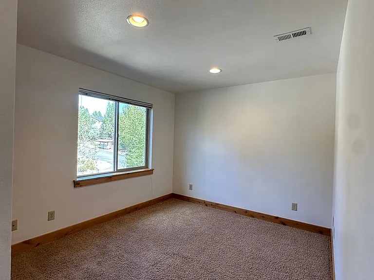 115 NW Mount Washington Dr — Photo 26
