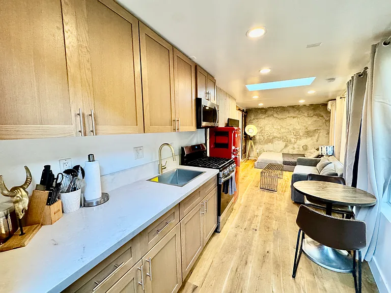 1328 S Cochran Ave #4 — Photo 10